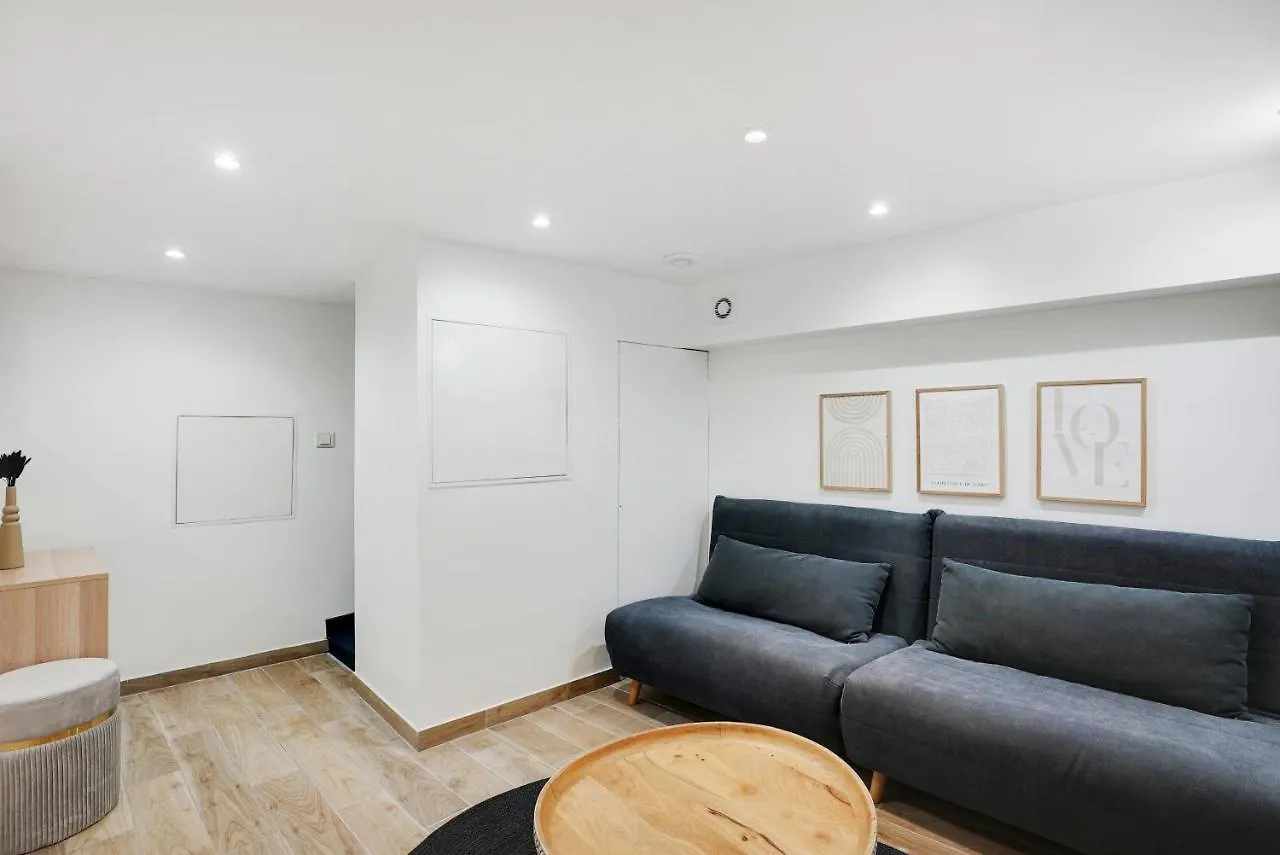 Cmg Manouchian R - Saint Fargeau Apartment Paris 0*,  France